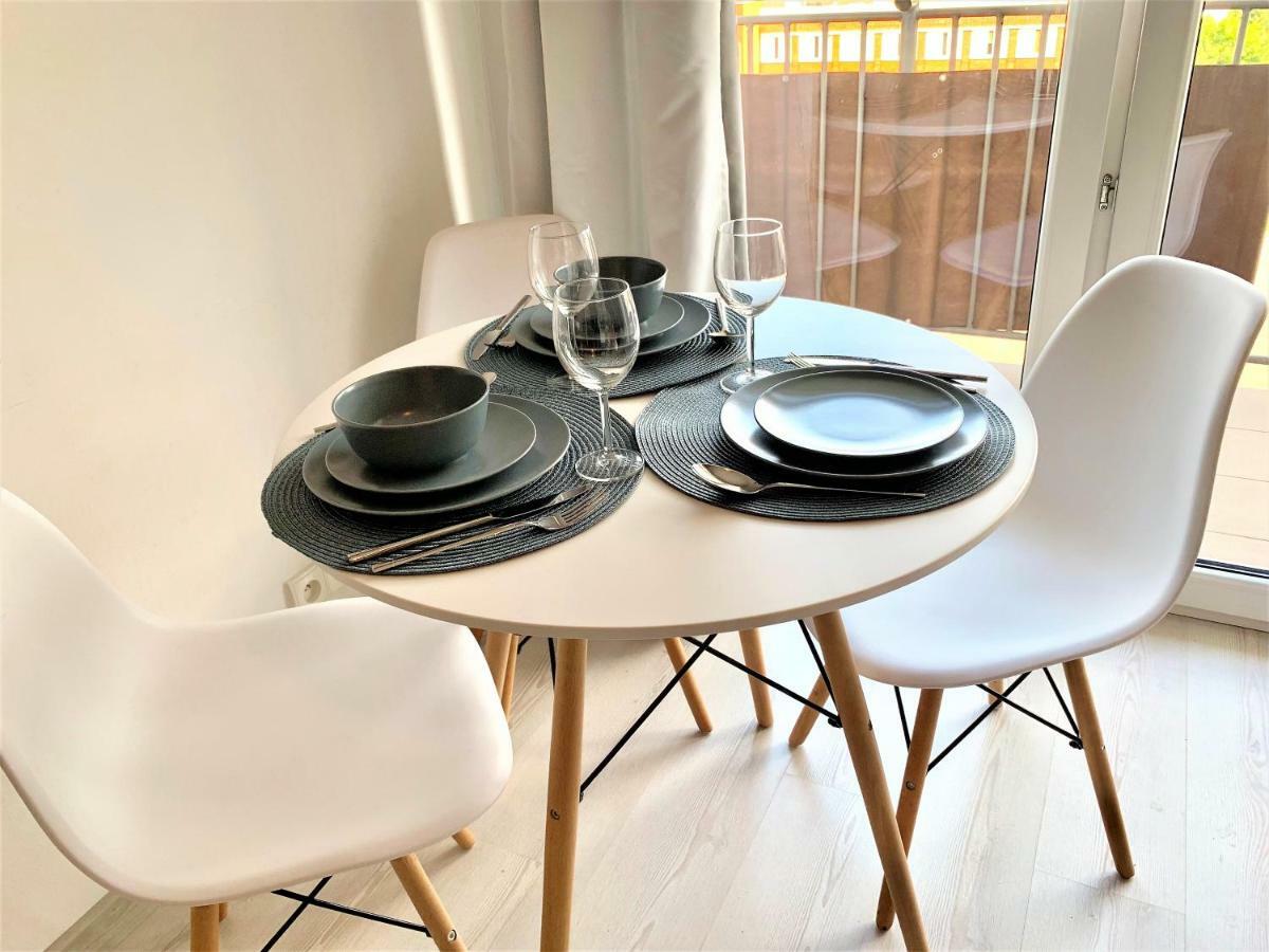 2-Room Apartment Nowy Dwór Mazowiecki Eksteriør bilde
