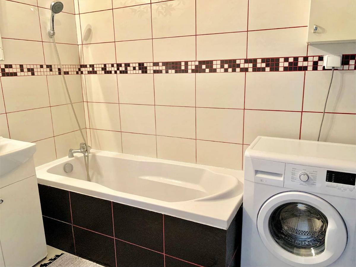 2-Room Apartment Nowy Dwór Mazowiecki Eksteriør bilde